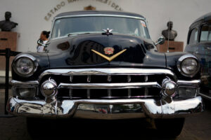 Cadillac 1953 Negro